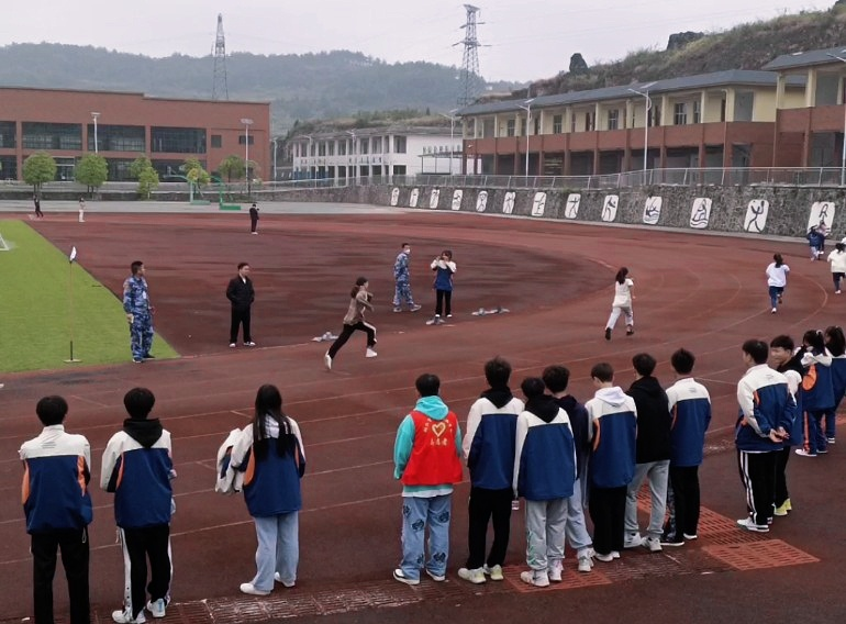 青春活力·拼搏進取丨紅葉文學社運動會期間廣播稿精選2