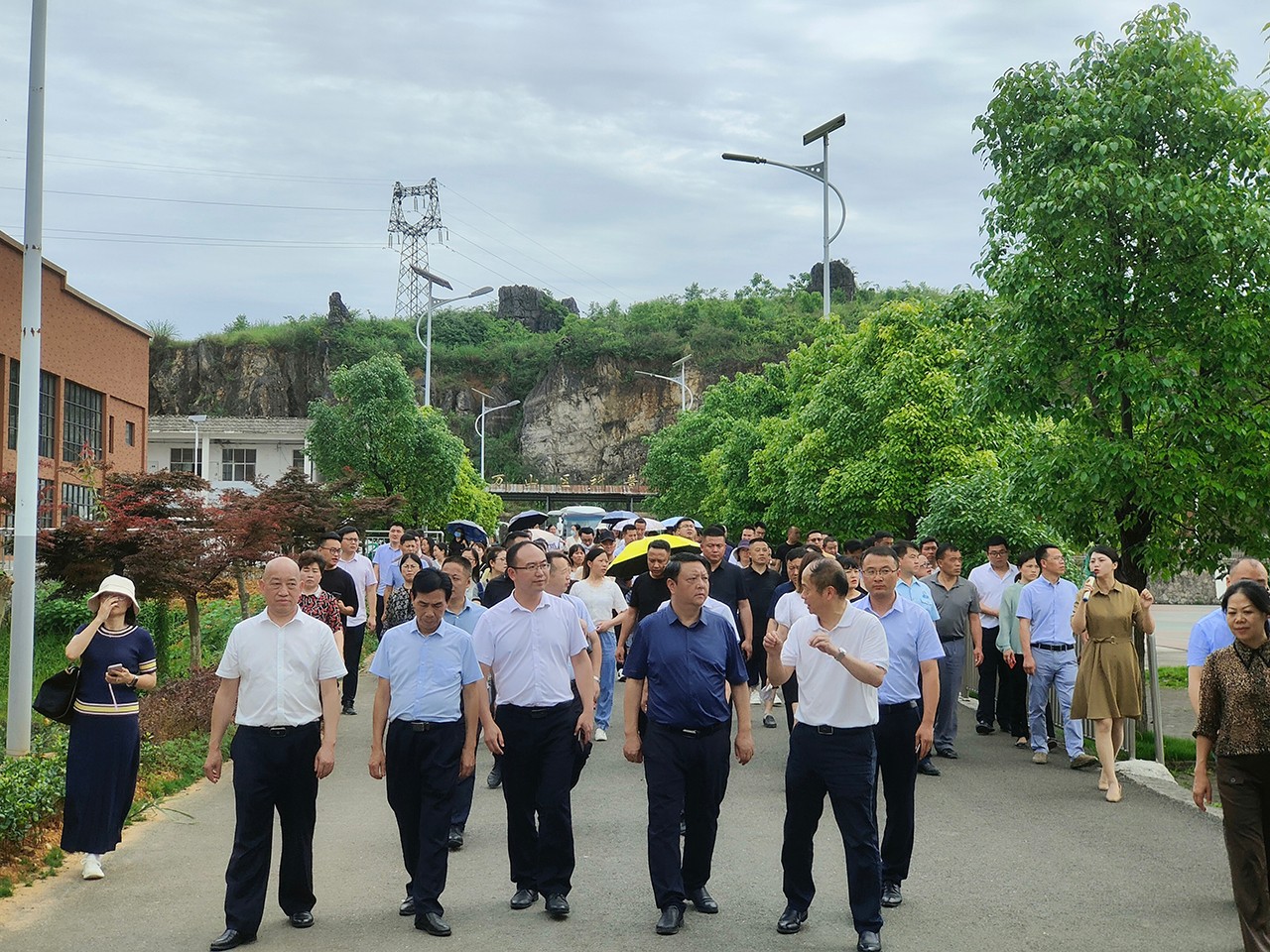 政協第三屆銅仁市萬山區委員會委員履職能力提升培訓班蒞臨万达平台視察指導工作