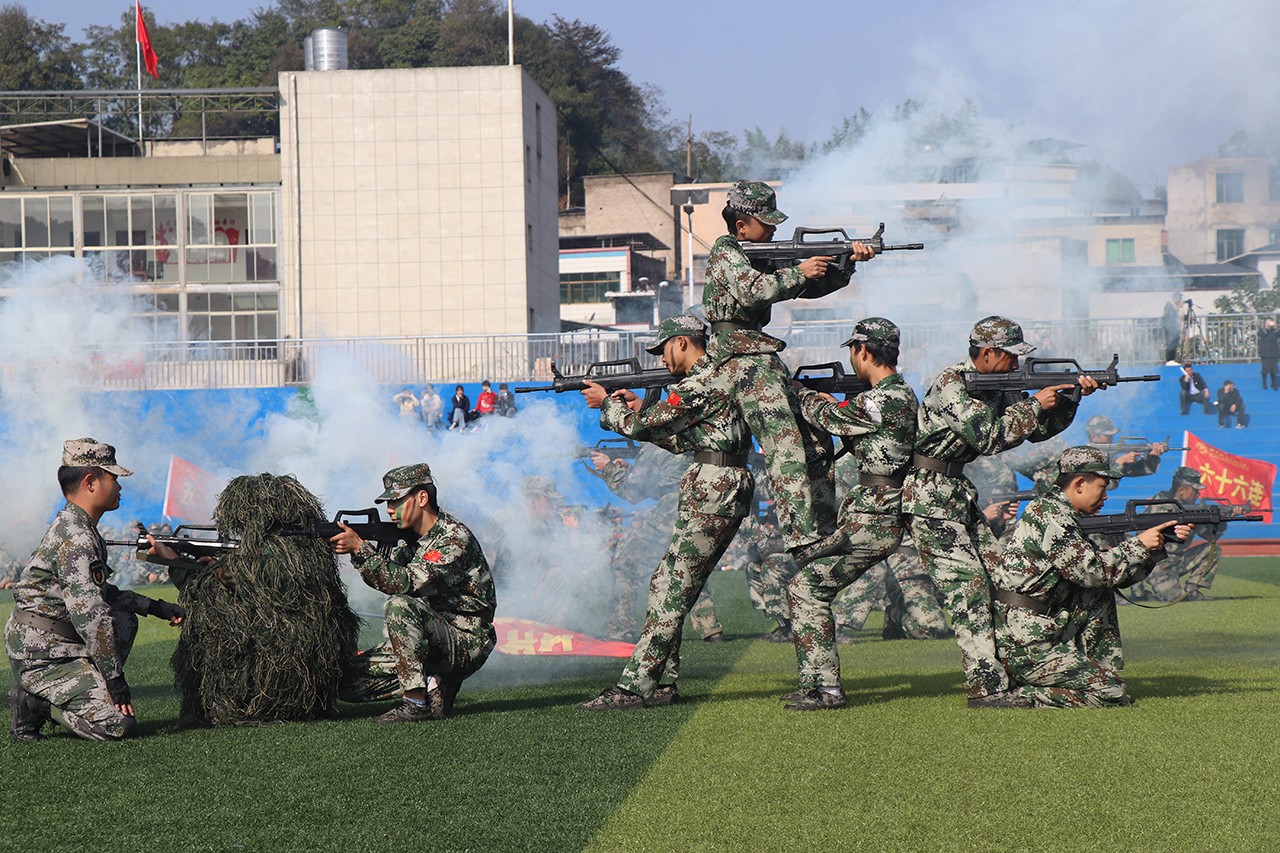 銅仁市數據職業万达隆重舉行2021級新生軍訓匯演總結大會