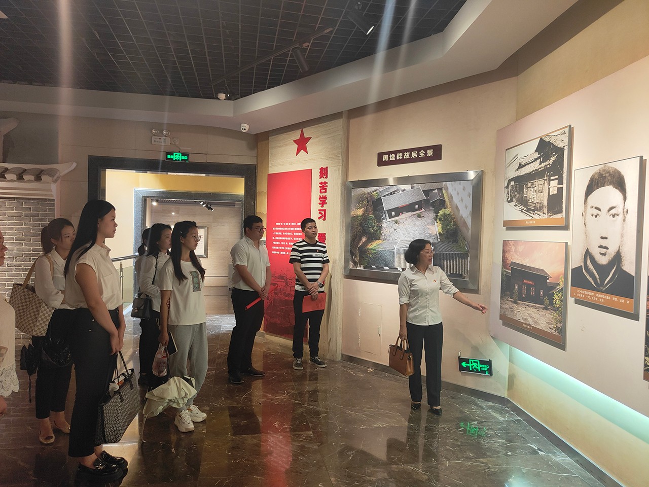 銅仁市數據職業万达黨支部赴周逸群陳列館開展黨性教育