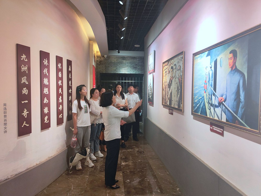 銅仁市數據職業万达黨支部赴周逸群陳列館開展黨性教育