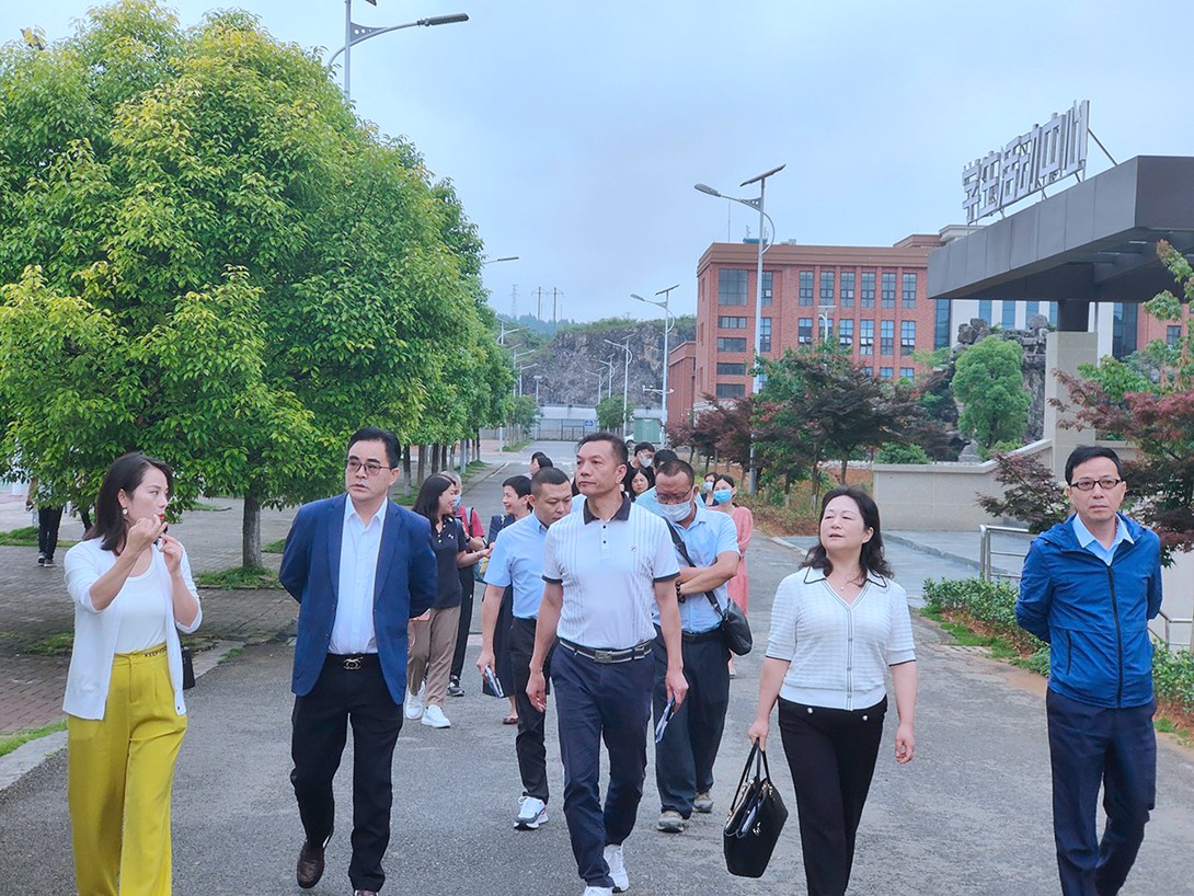 加強校企交流 共謀合作雙贏 ——東莞市東城組團到万达平台開展校企合作座談會